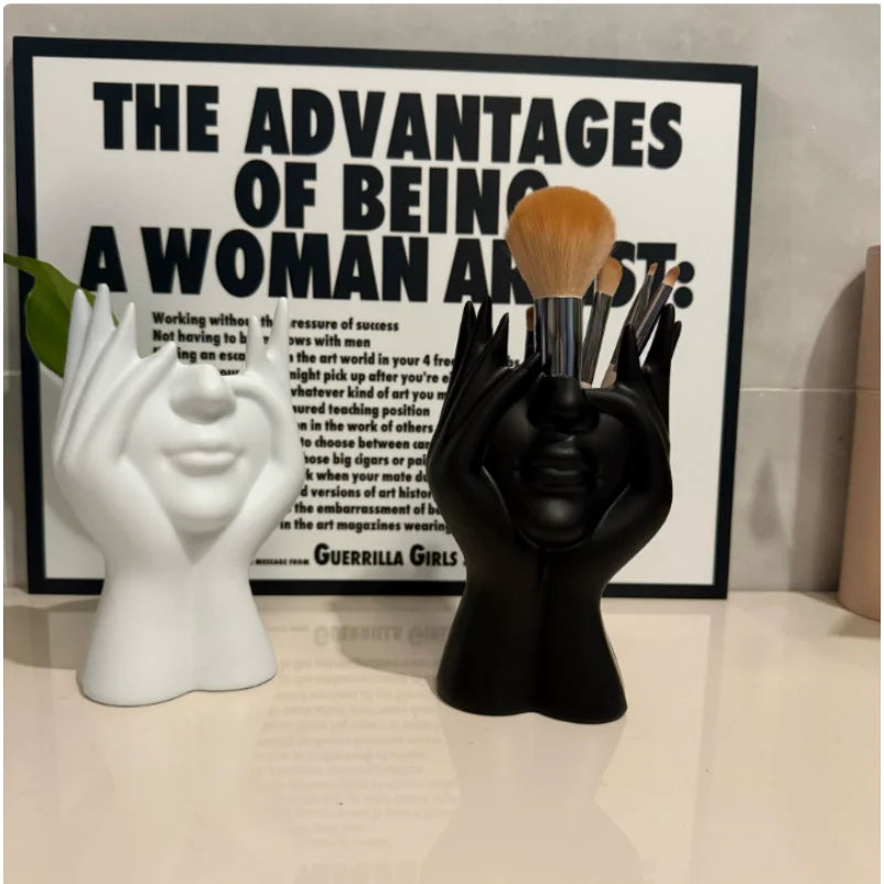1PCS Creative Human Body Art Styling Office Supplies Desktop Multifunctional Storage Pen Holder Makeup Brush Holder Decoration